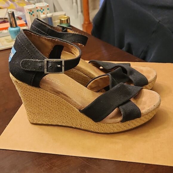 Toms Black & Tan Woven Espadrille Wedge Heels w/ Ankle Straps Size 7.5 - Picture 1 of 12